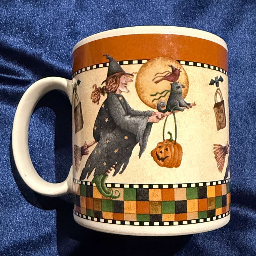 Halloween Mug by Debbie Mumm  Witch on Broom, Cat, Bird, Jack-O-Lantern Oneida